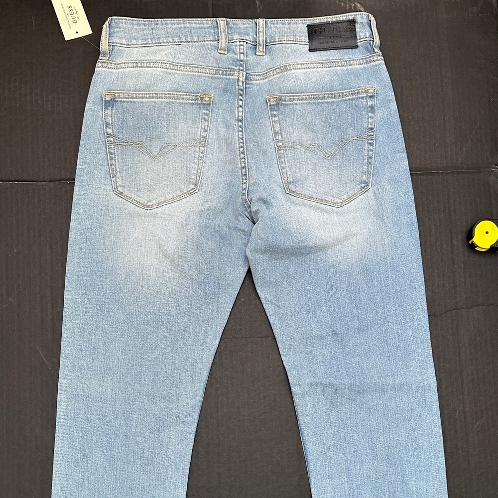 New Guess Men's Slim tapered Jeans in Light Blue Sz 32 - Picture 7 of 12